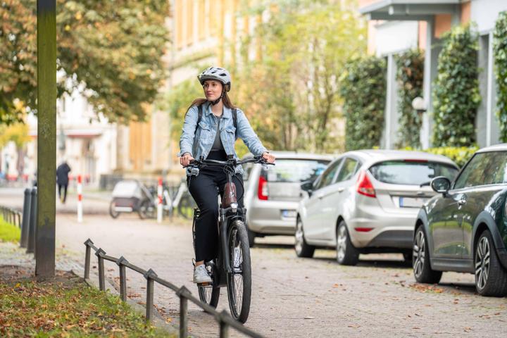 E-Bike als Pendlerfahrrad mit Licht und Schutzblech 